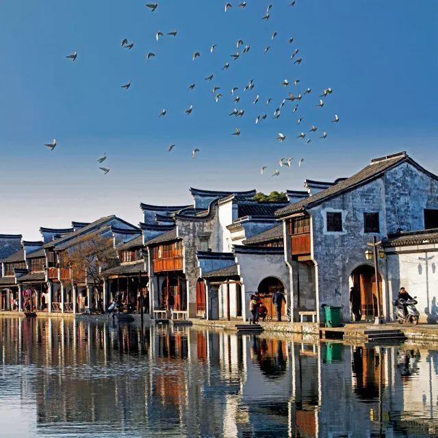 杭州一公交站成历史建筑，你在这里等过车吗？